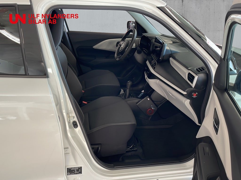 Vehicle Image 10