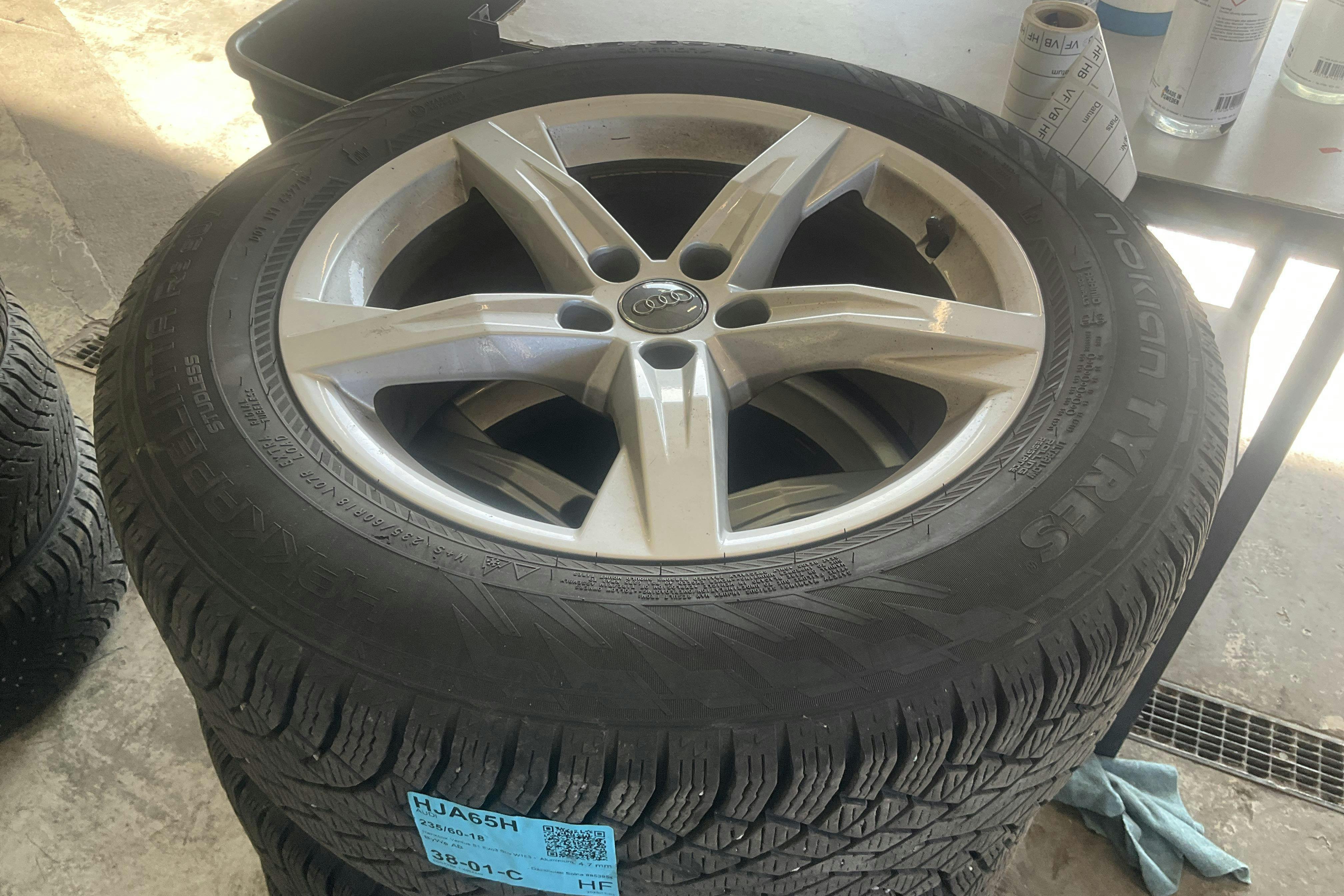 Vehicle Image 14