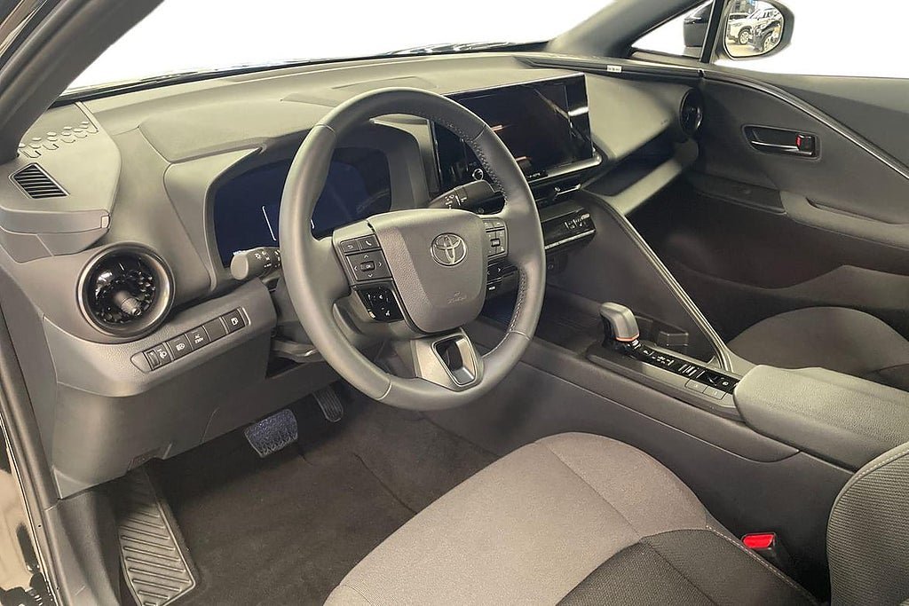 Vehicle Image 25