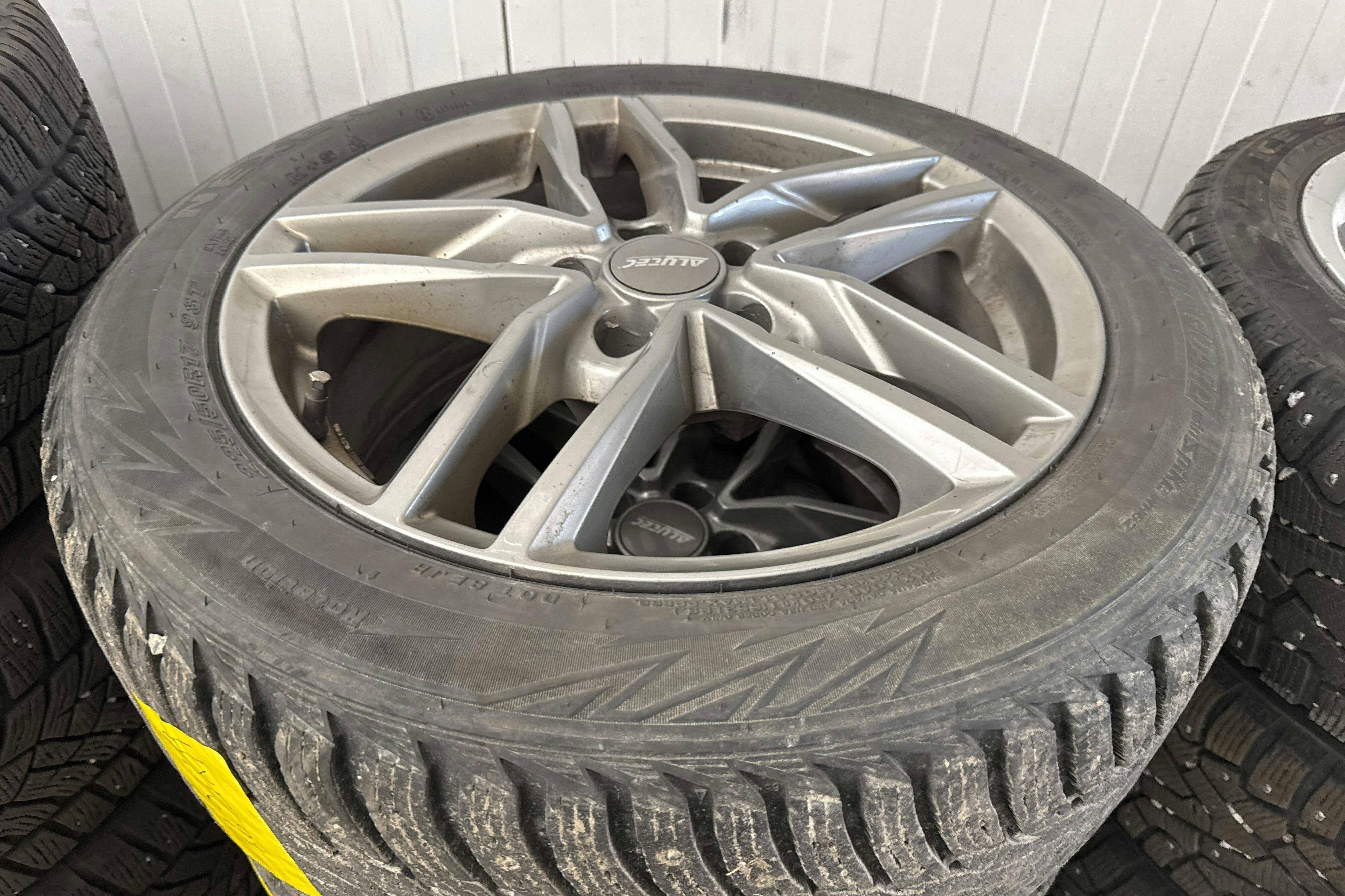 Vehicle Image 16