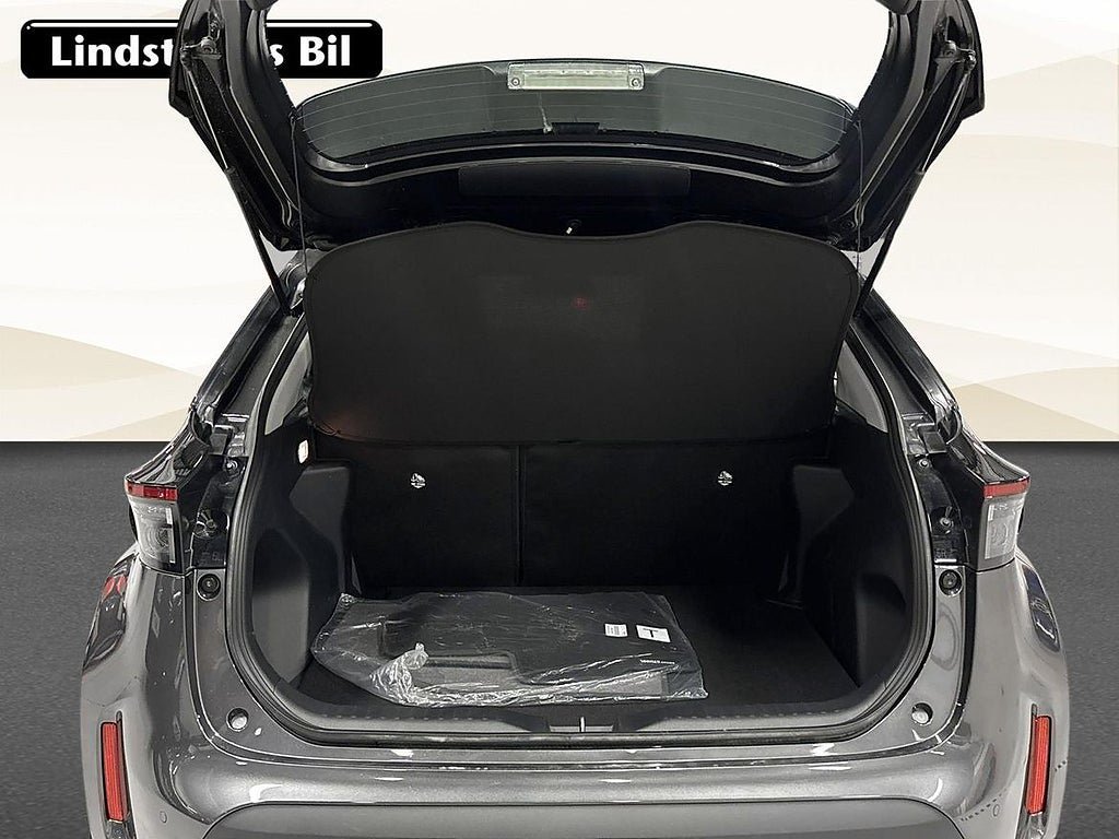 Vehicle Image 12