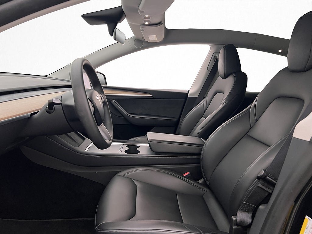 Vehicle Image 16