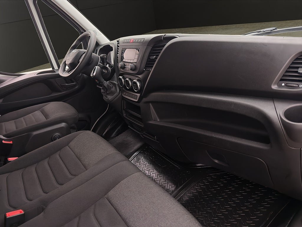 Vehicle Image 29