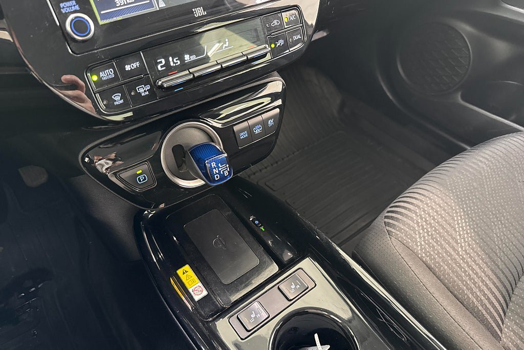 Vehicle Image 12