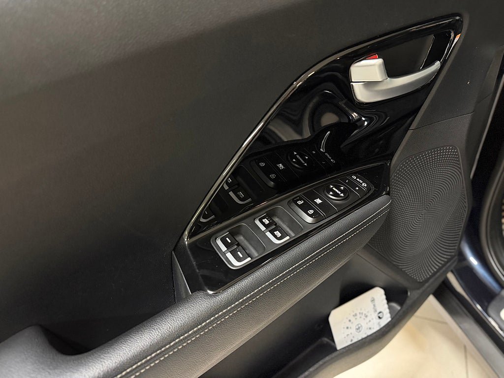 Vehicle Image 17