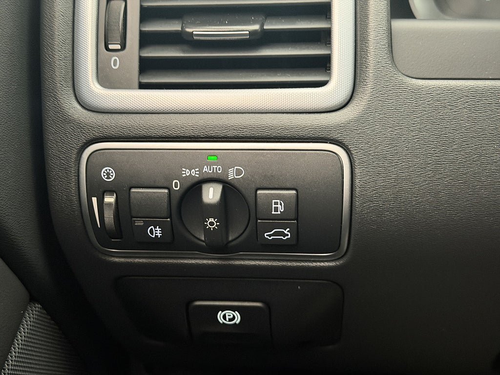 Vehicle Image 28