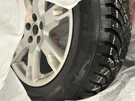 Vehicle Image 12