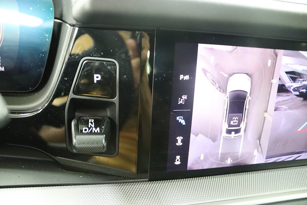 Vehicle Image 25
