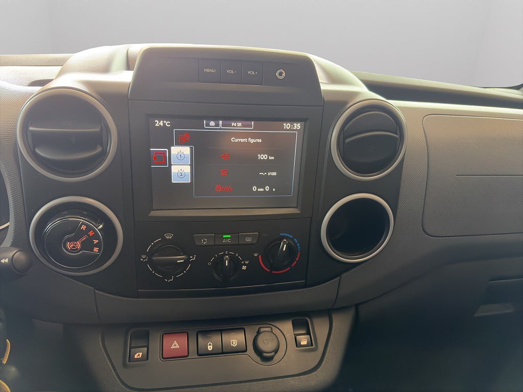 Vehicle Image 12