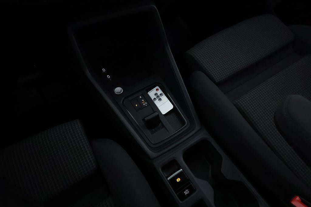 Vehicle Image 25