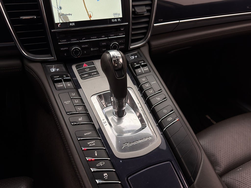 Vehicle Image 25