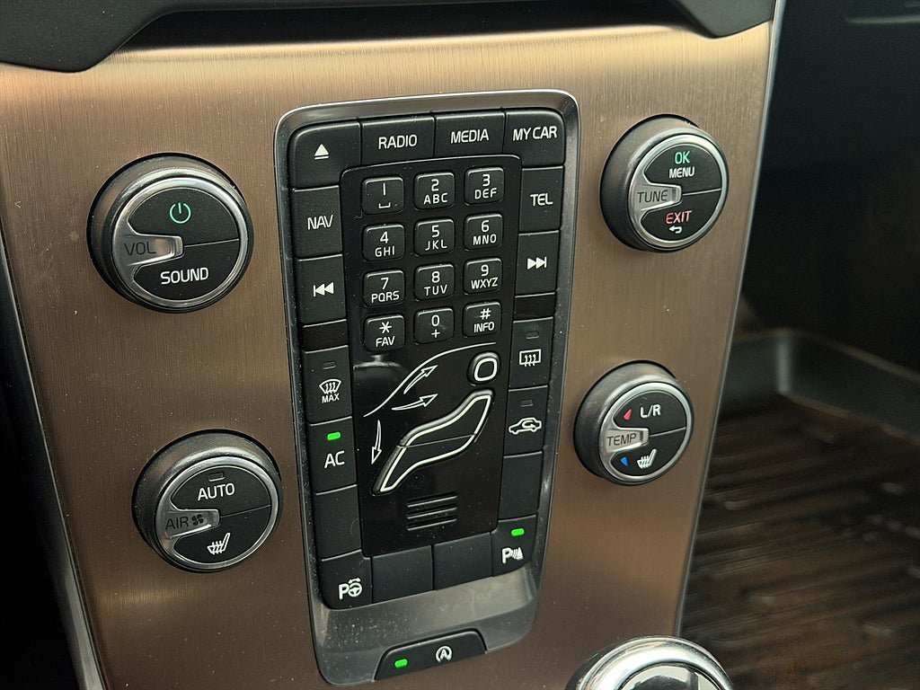 Vehicle Image 24