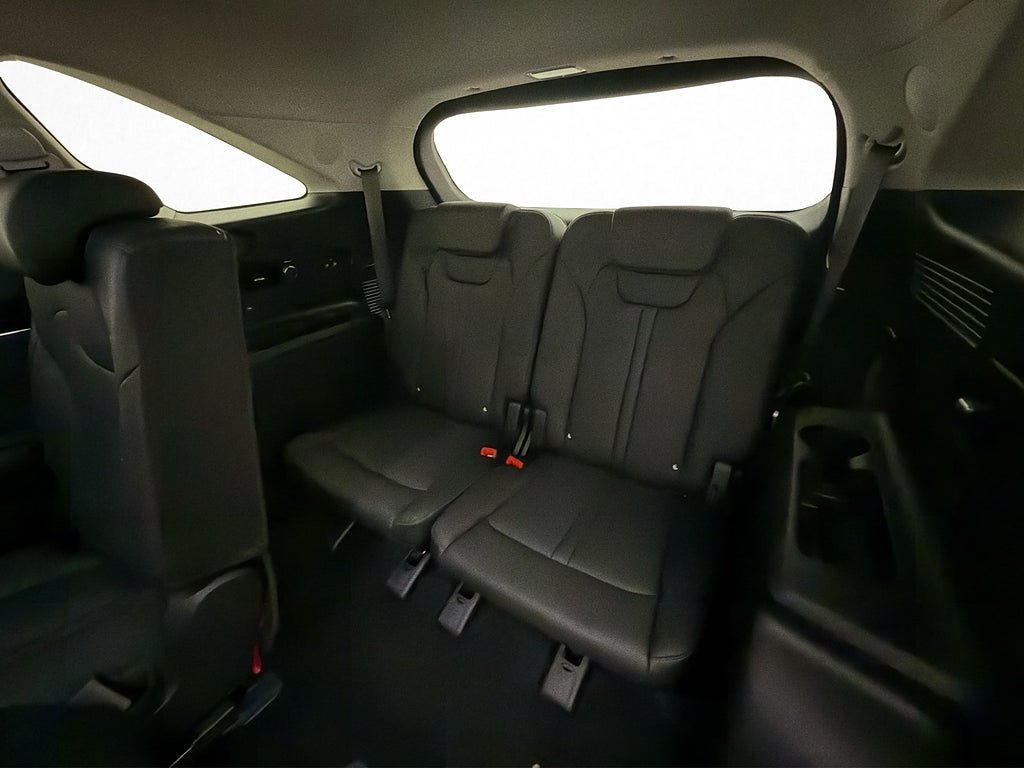 Vehicle Image 33