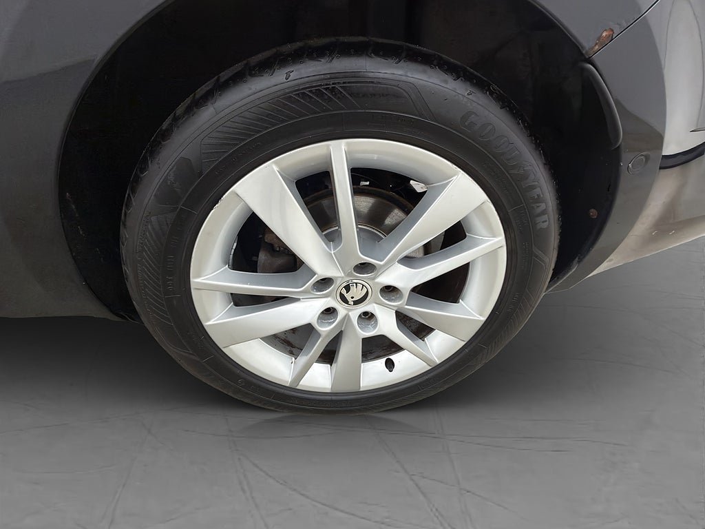 Vehicle Image 33