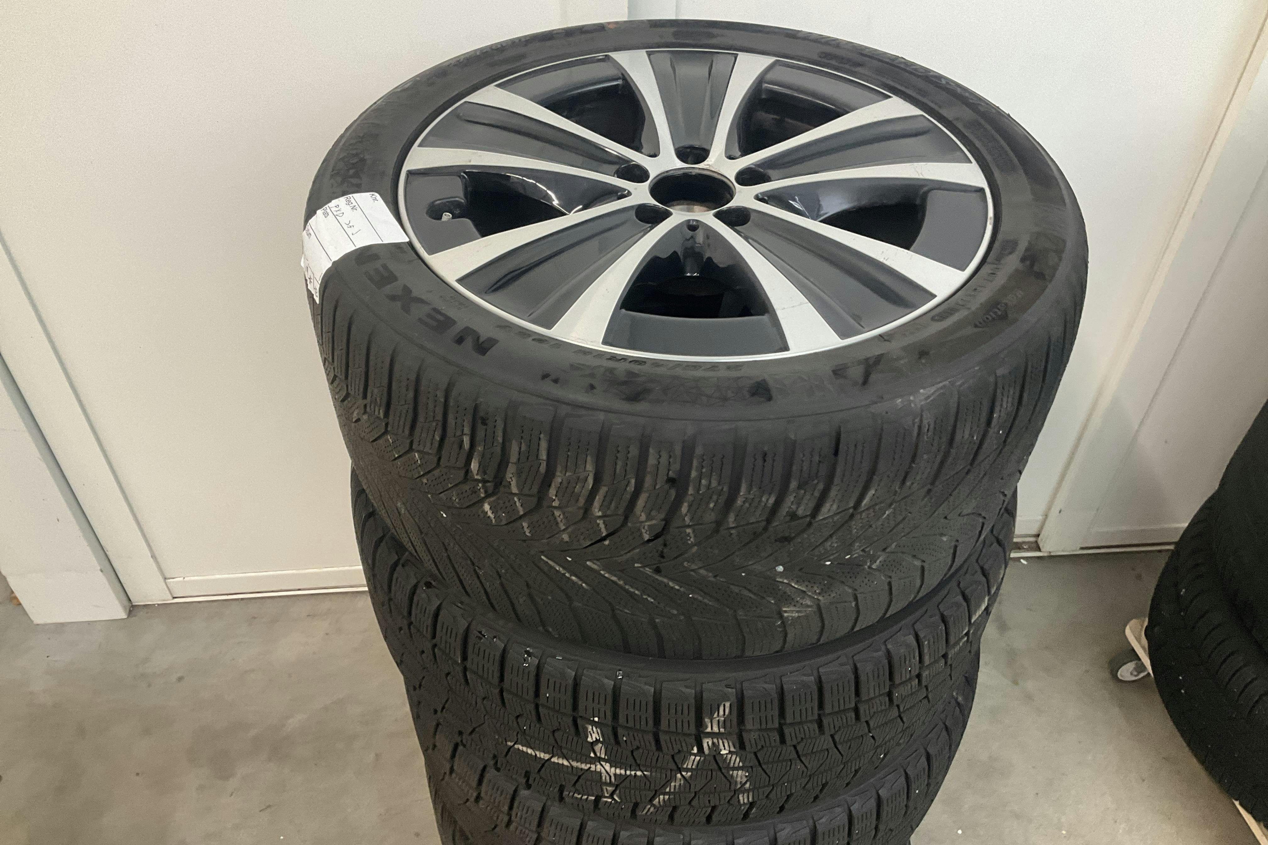 Vehicle Image 16
