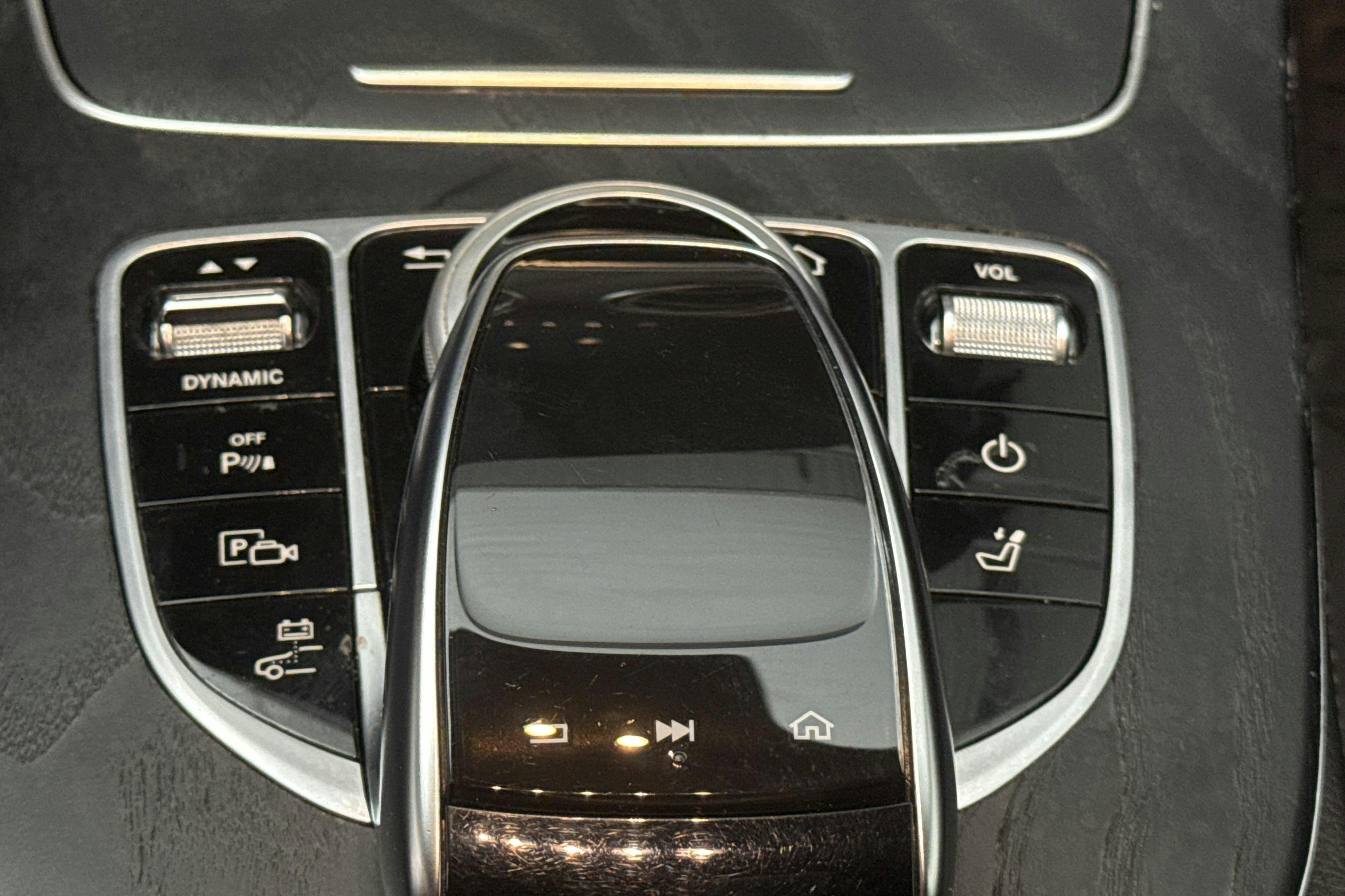 Vehicle Image 19