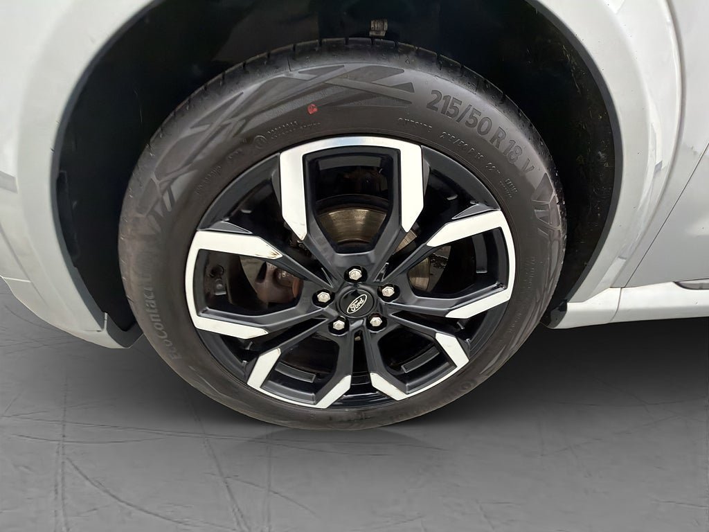Vehicle Image 32