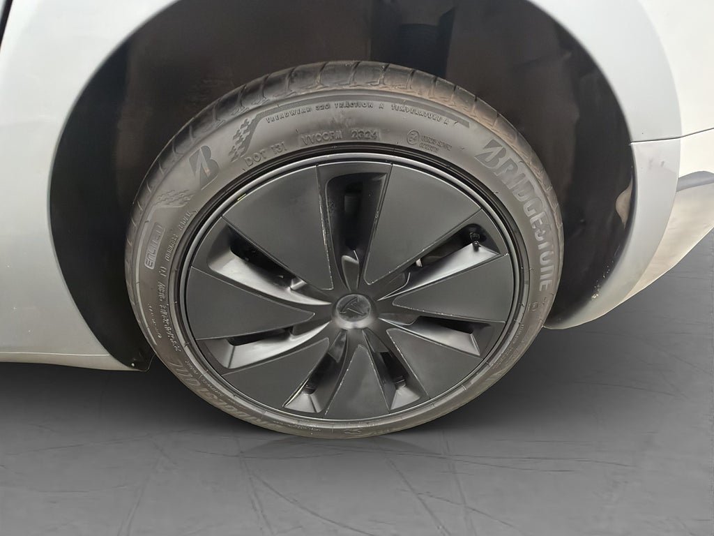 Vehicle Image 32
