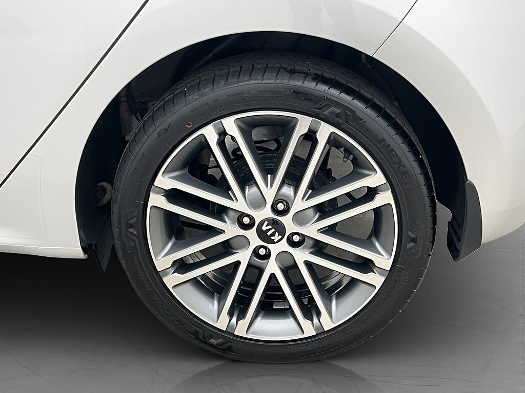 Vehicle Image 30