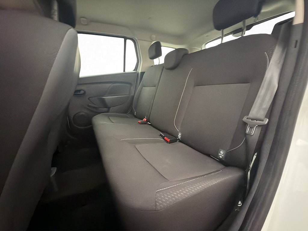 Vehicle Image 25