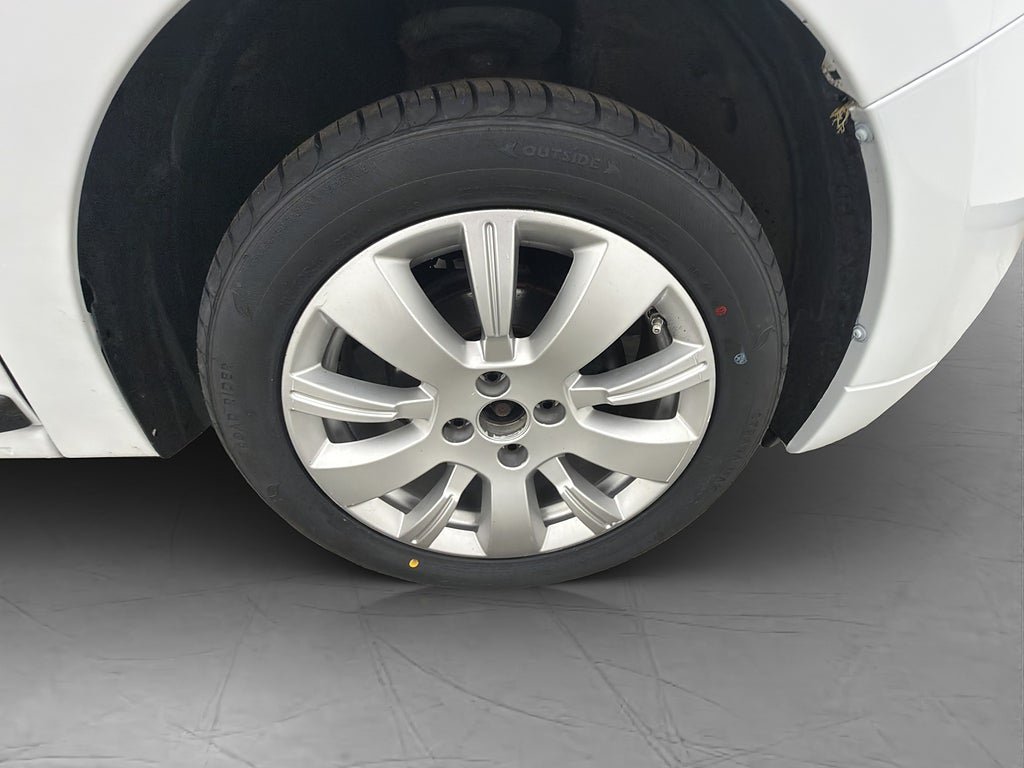 Vehicle Image 30
