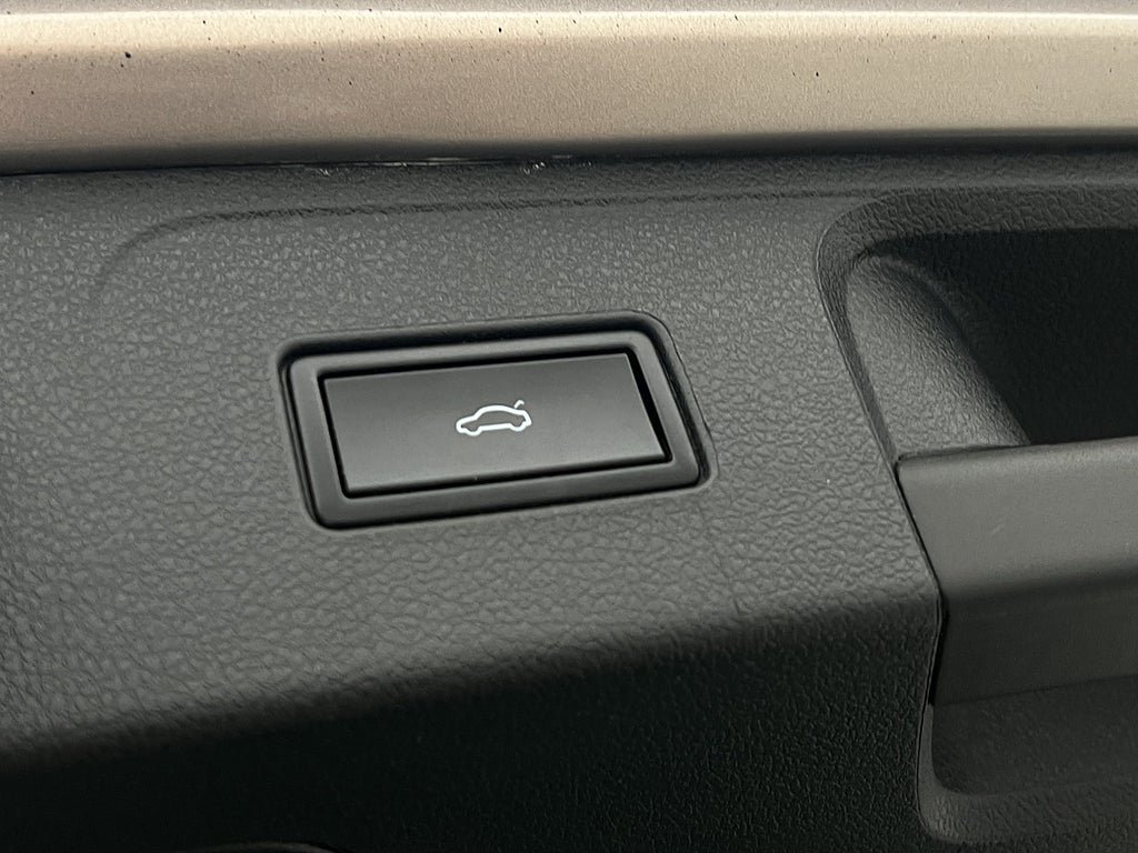 Vehicle Image 28