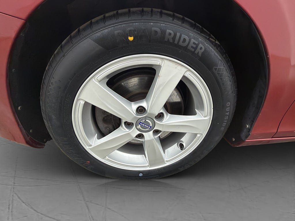 Vehicle Image 25