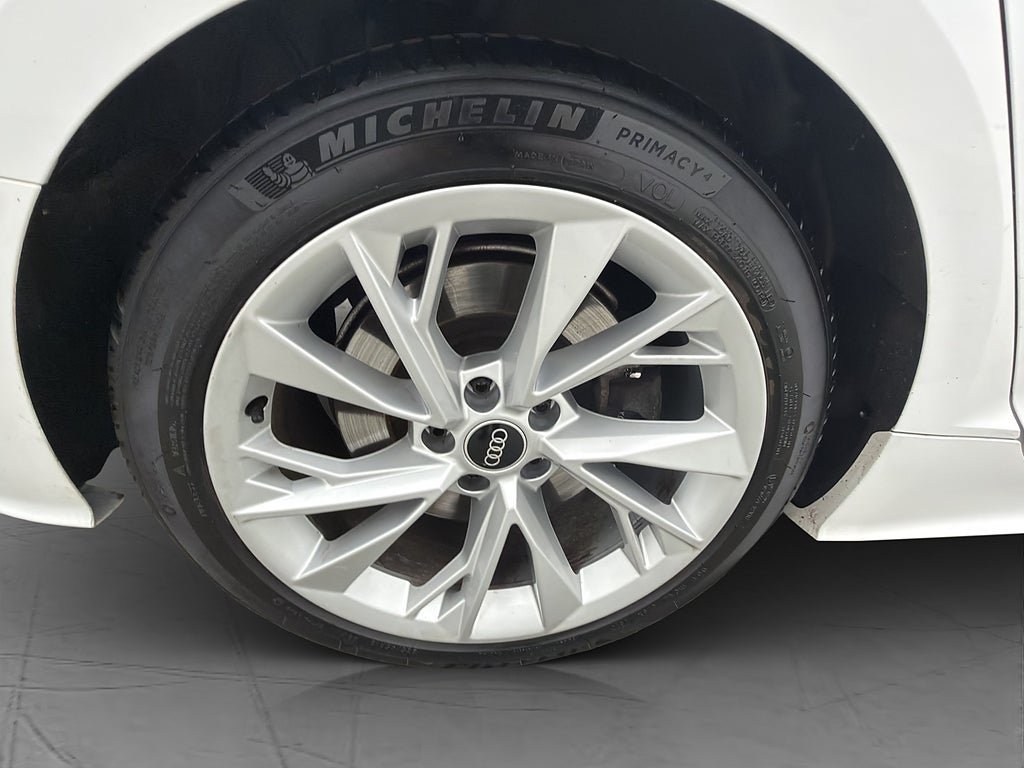 Vehicle Image 32