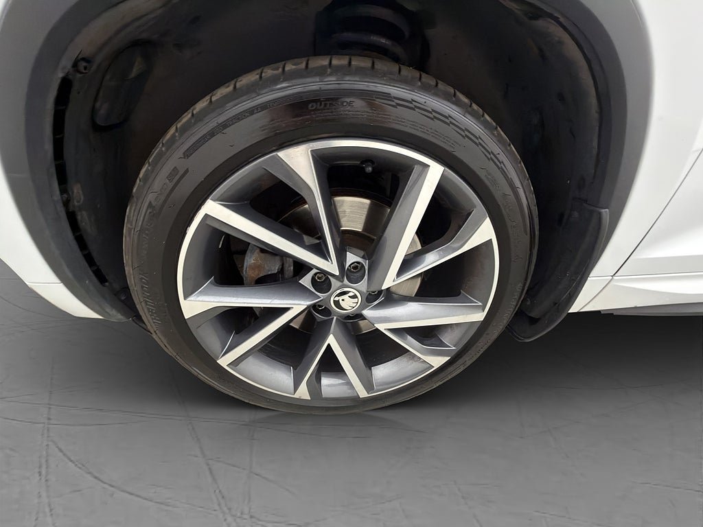 Vehicle Image 32