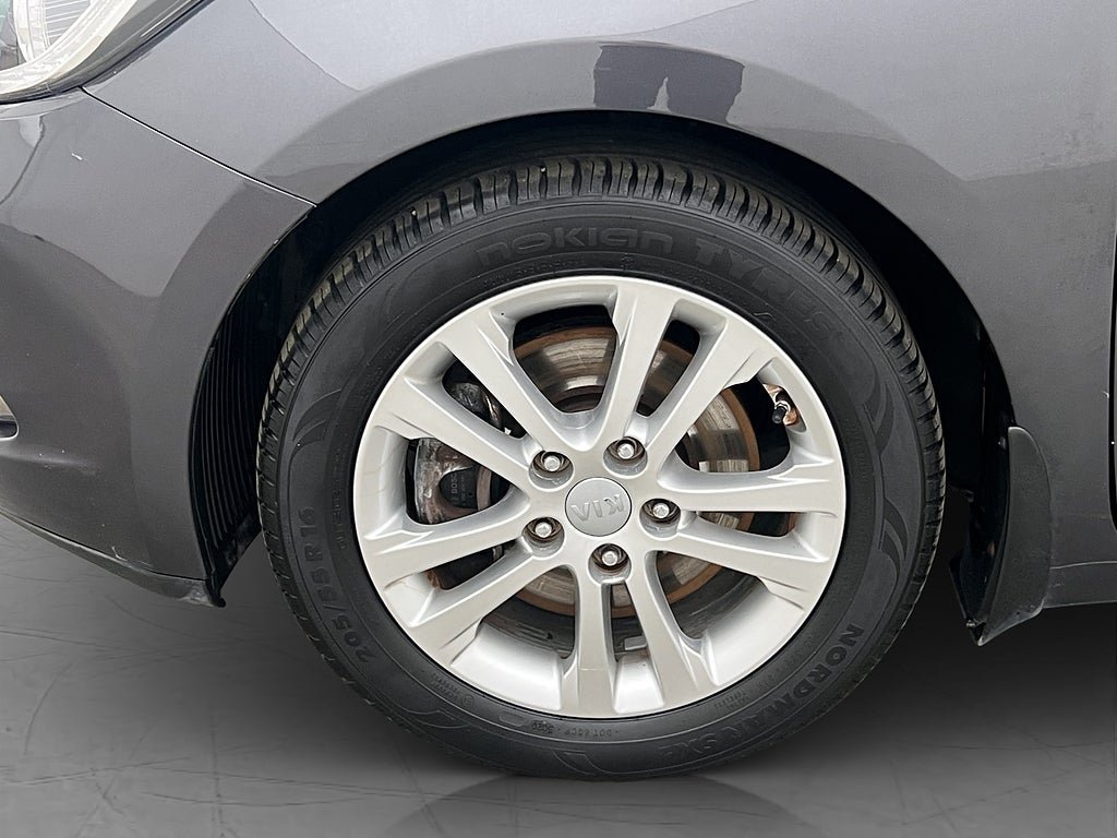 Vehicle Image 25