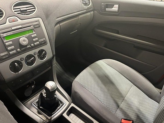 Vehicle Image 16