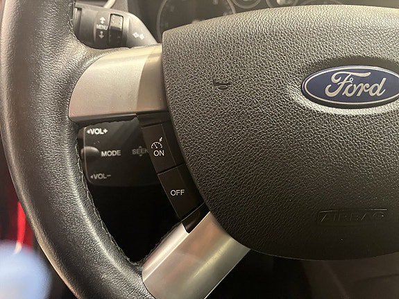 Vehicle Image 32