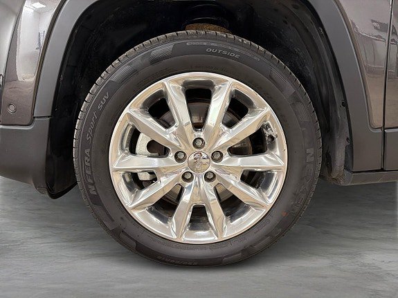 Vehicle Image 32