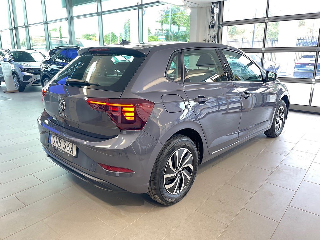 Vehicle Image 5