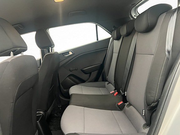 Vehicle Image 17