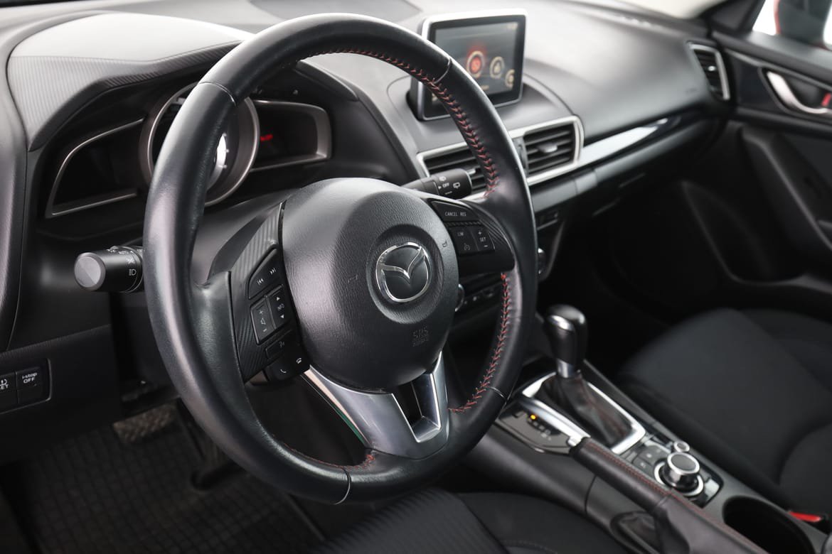 Vehicle Image 12