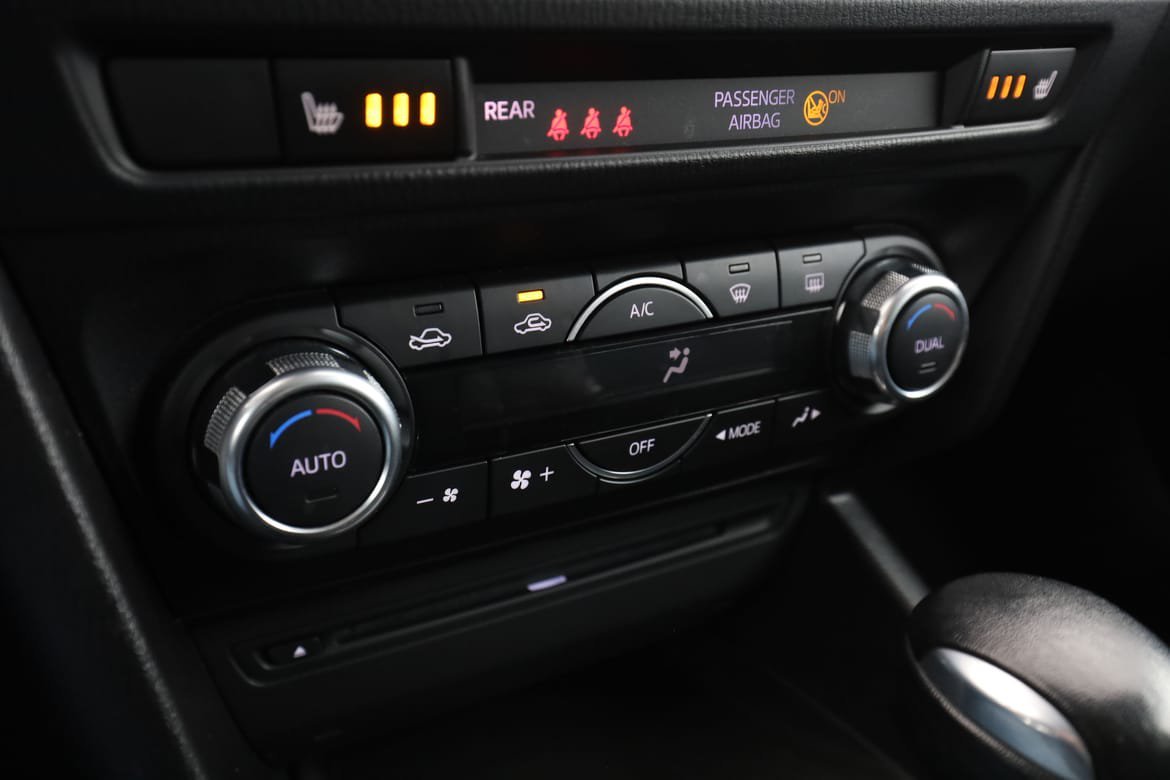 Vehicle Image 25
