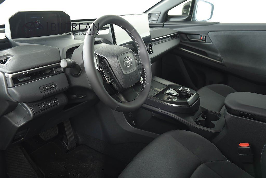 Vehicle Image 9