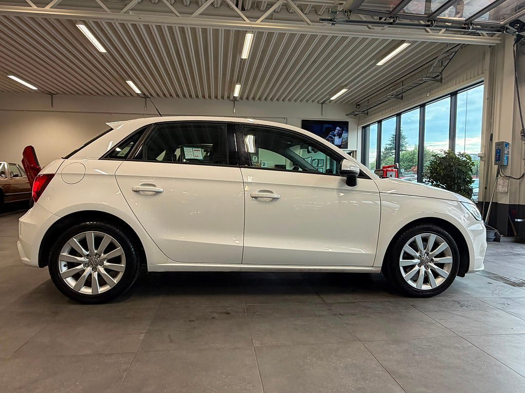 Vehicle Image 10