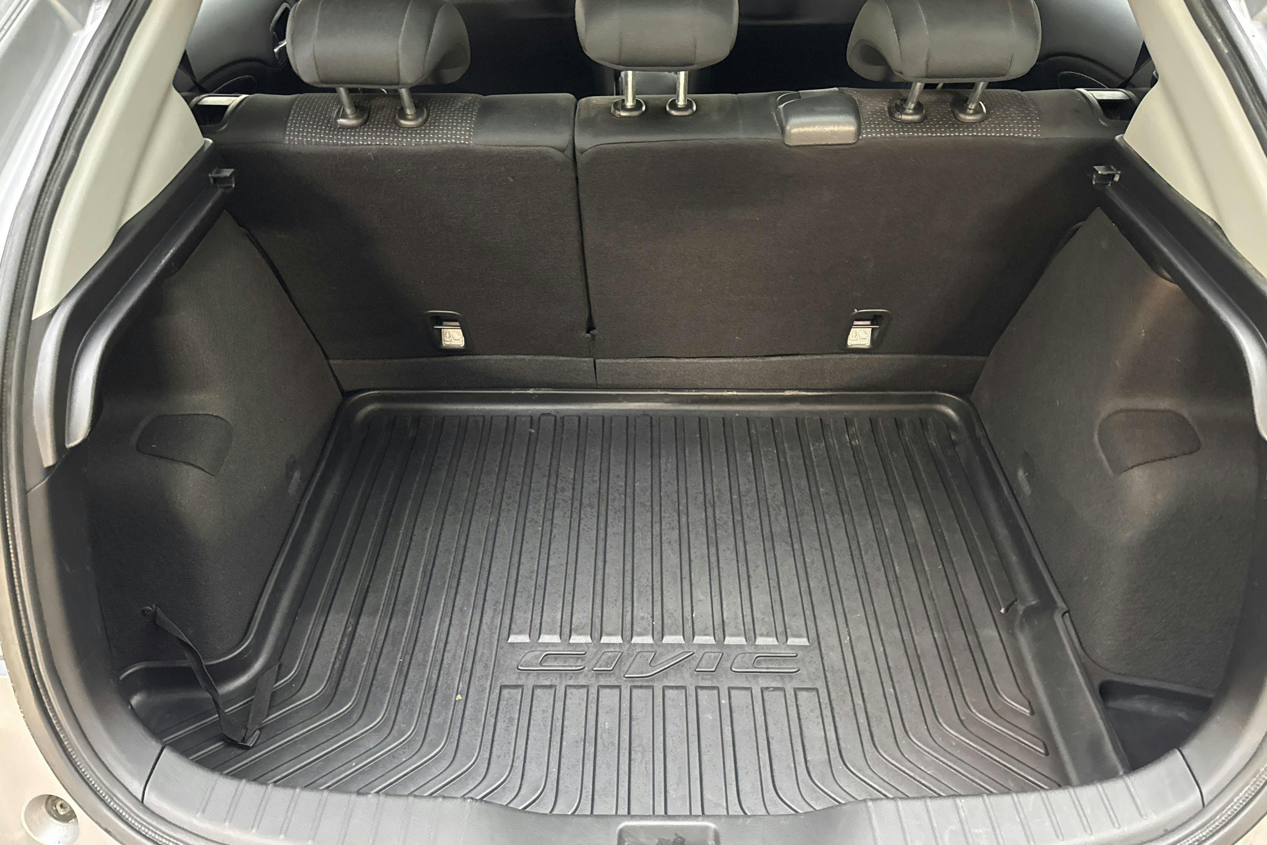 Vehicle Image 9