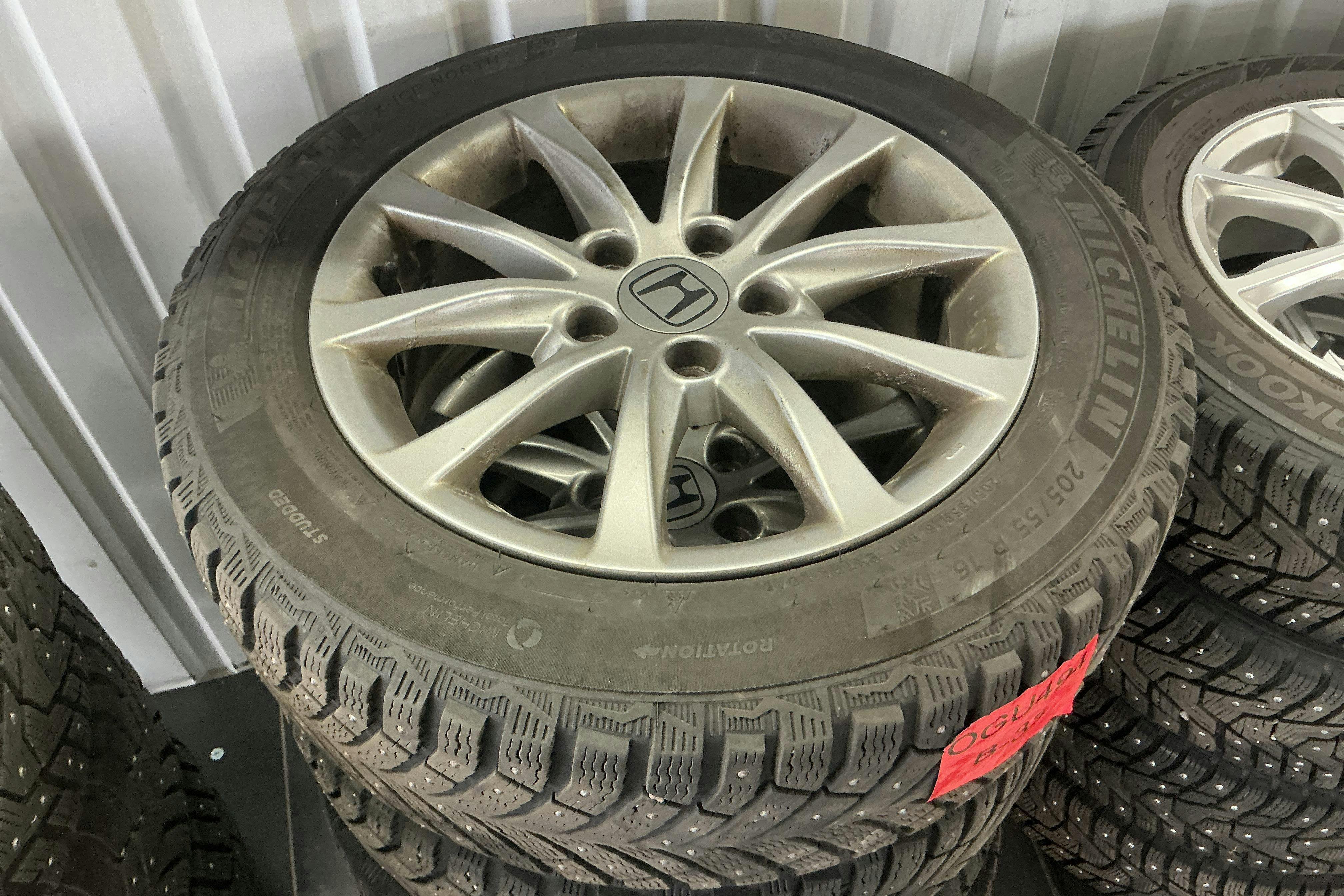 Vehicle Image 12