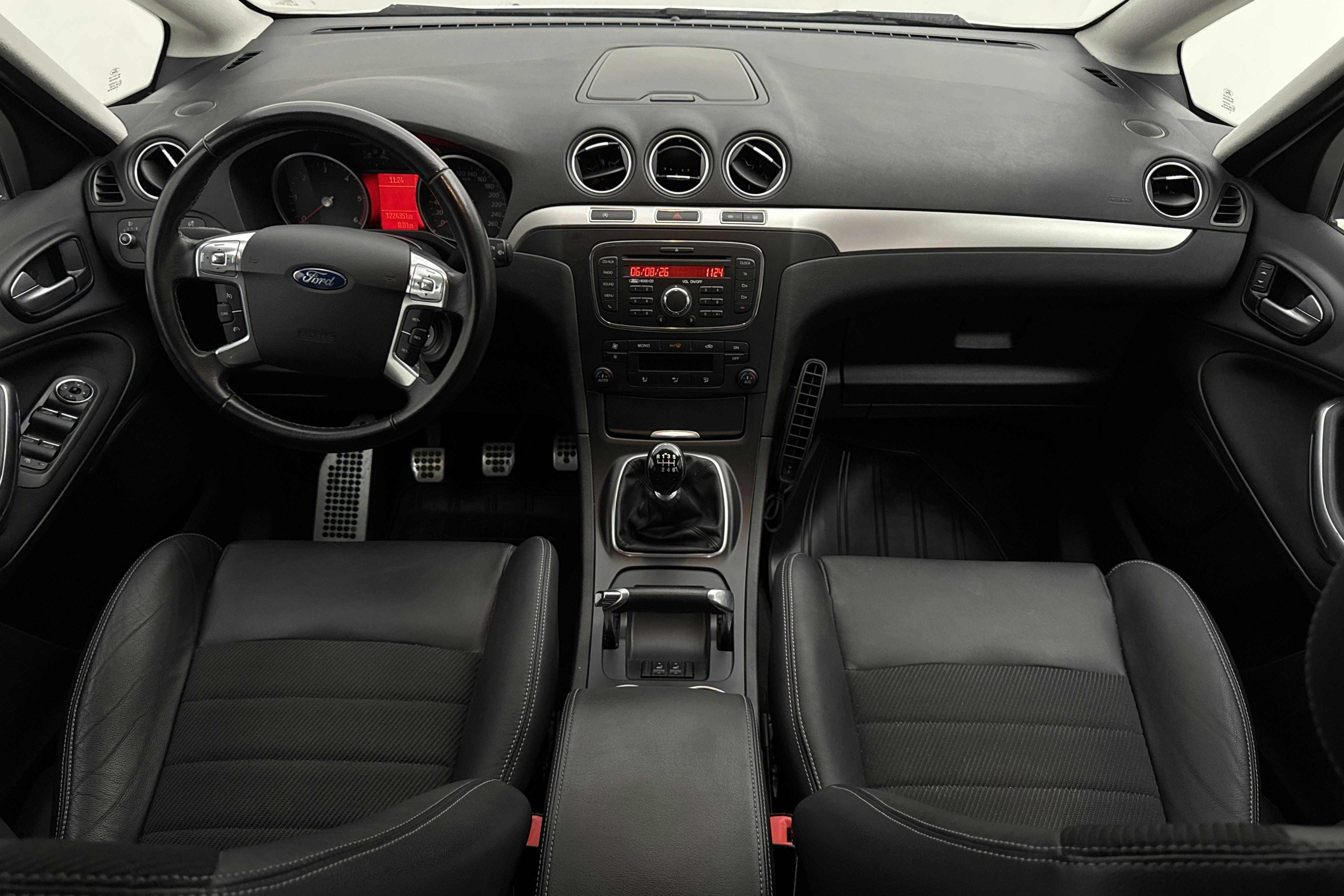 Vehicle Image 6