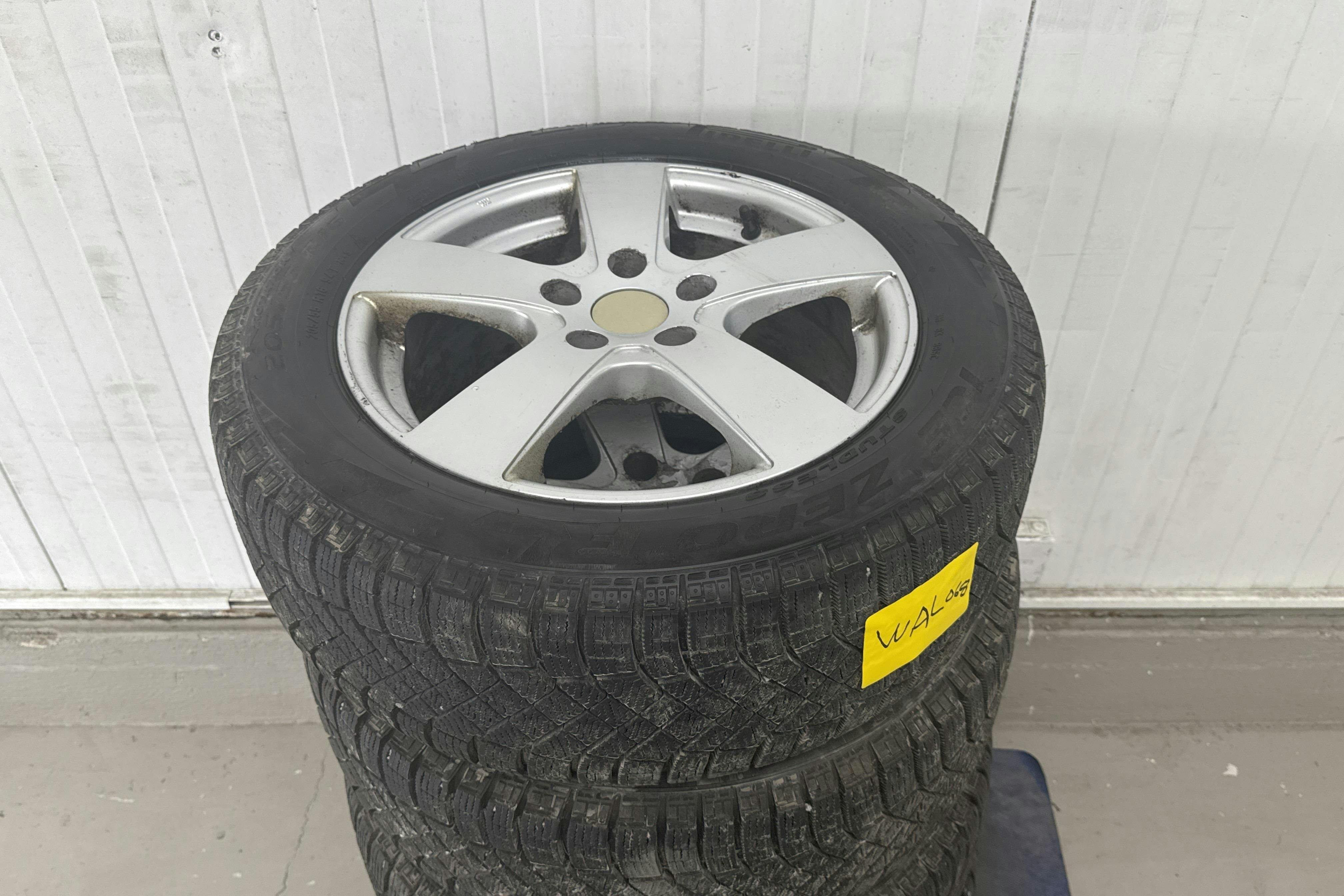 Vehicle Image 11