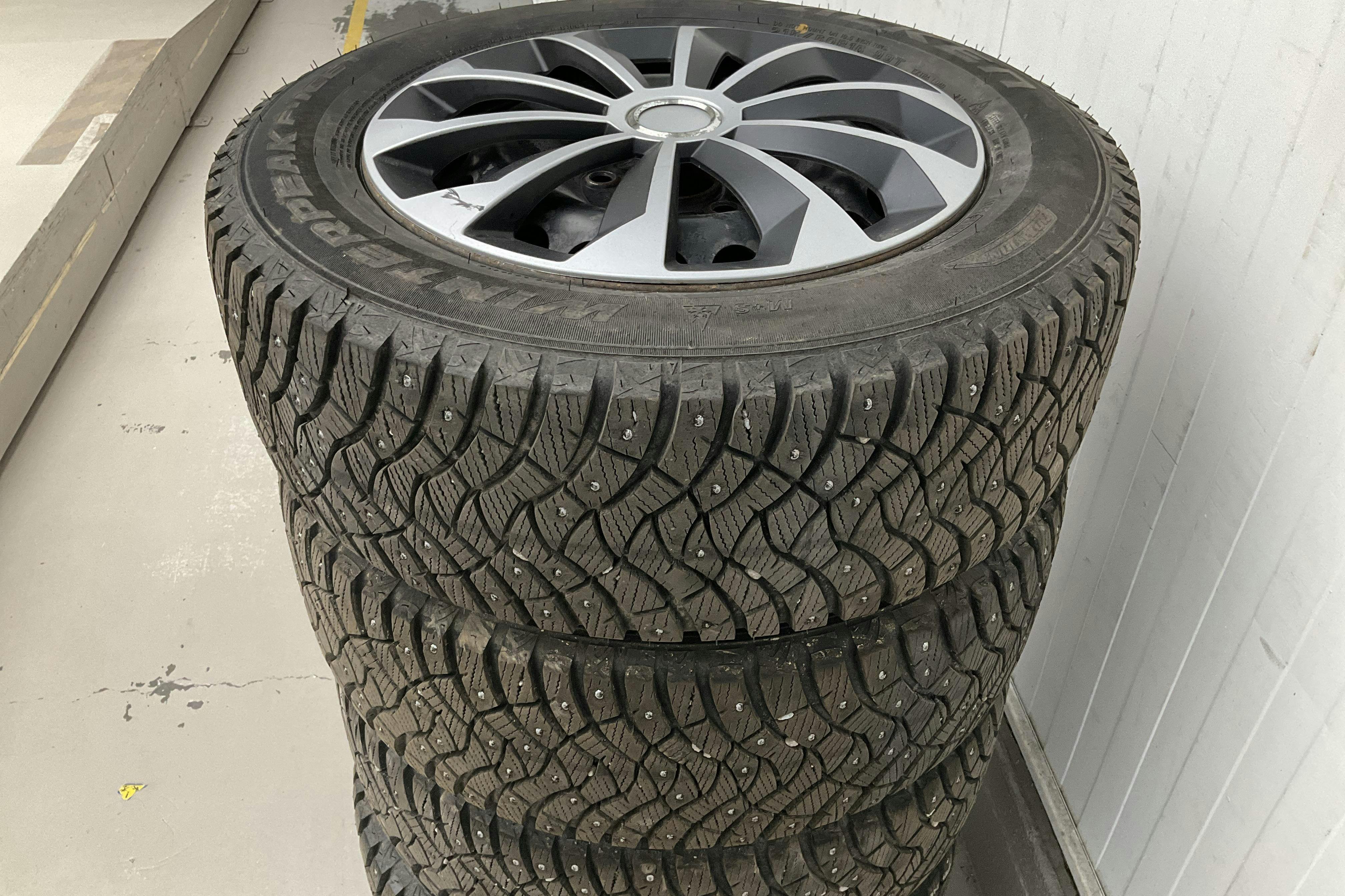 Vehicle Image 16