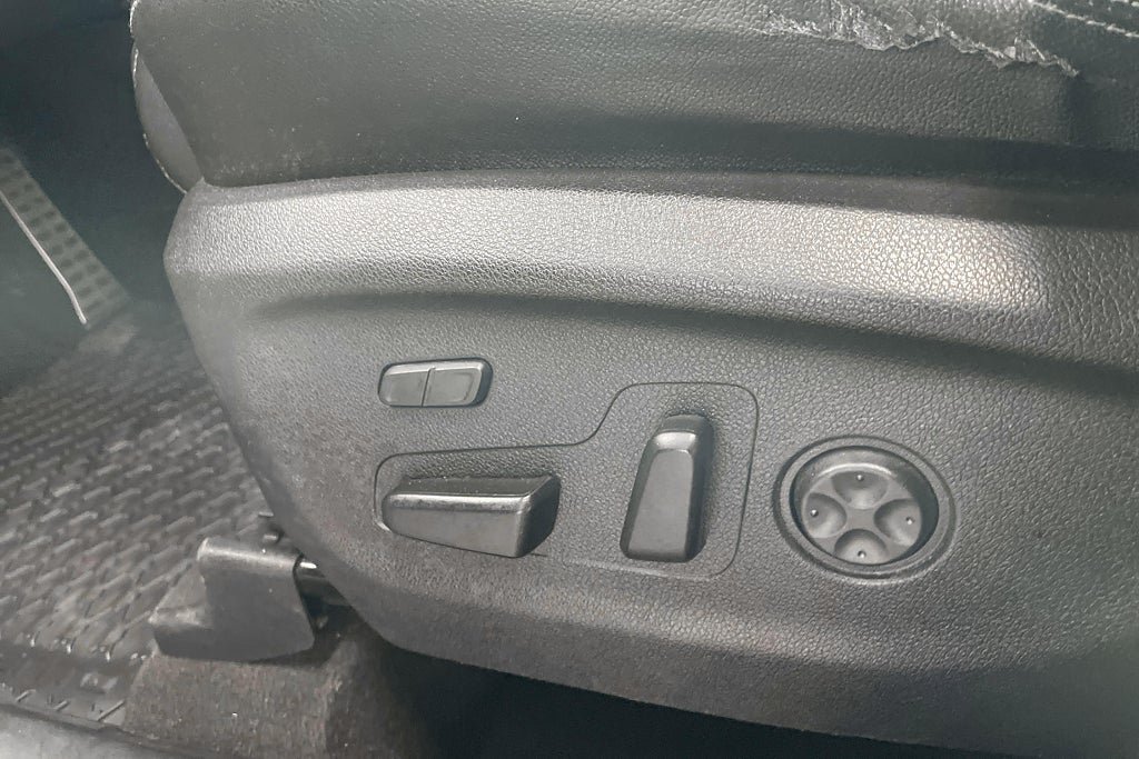 Vehicle Image 25