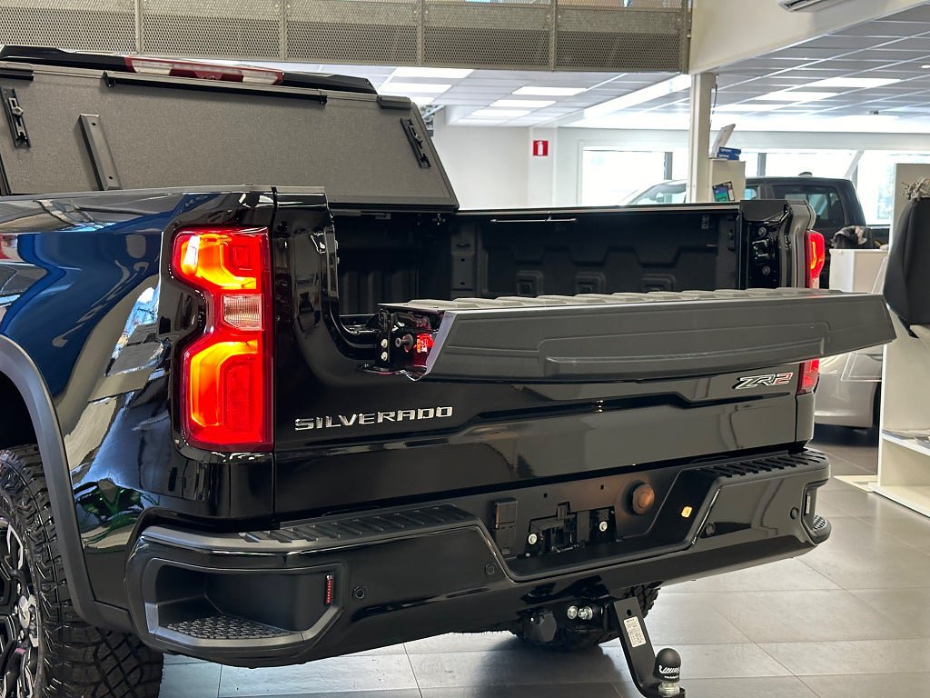 Vehicle Image 13