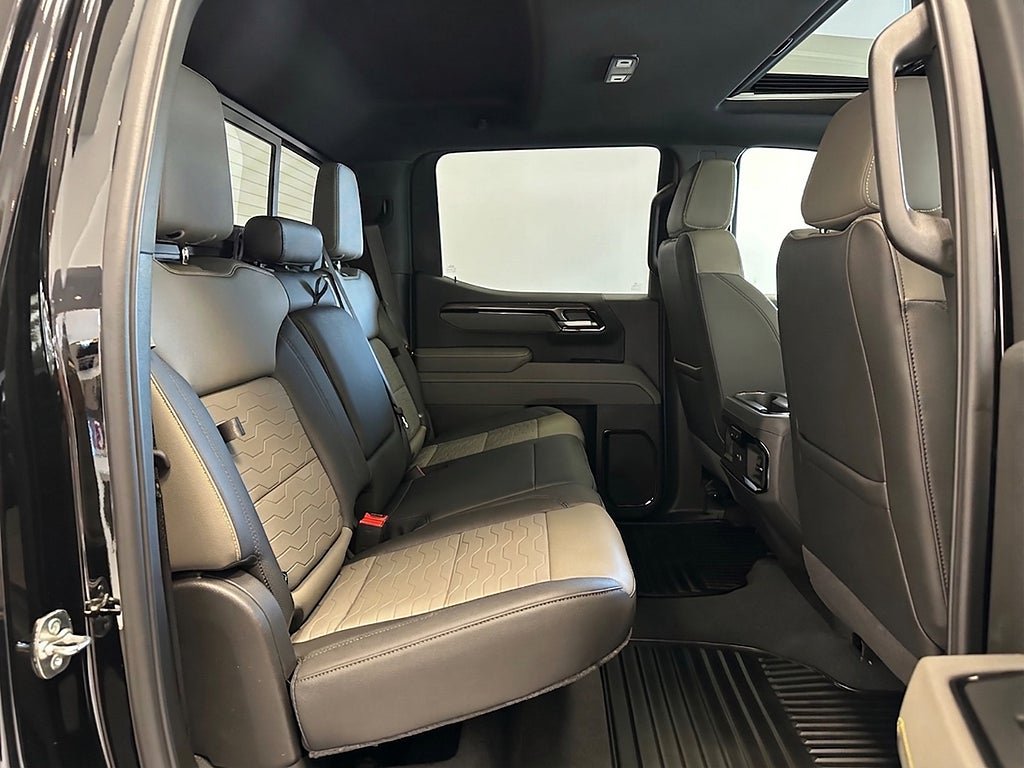 Vehicle Image 18