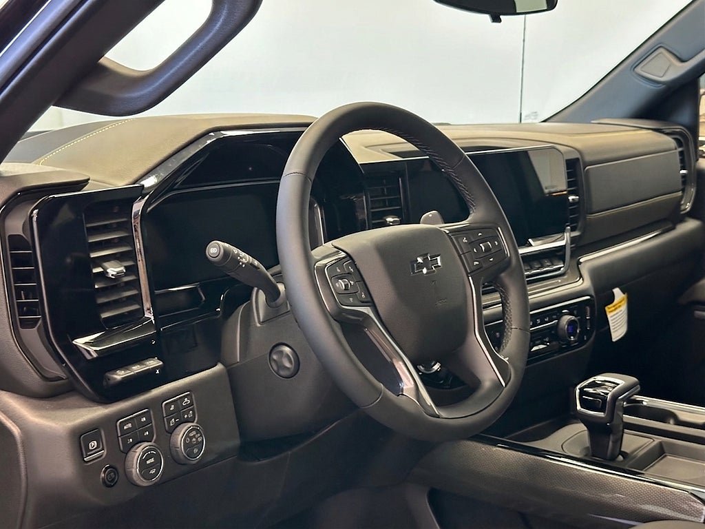 Vehicle Image 25