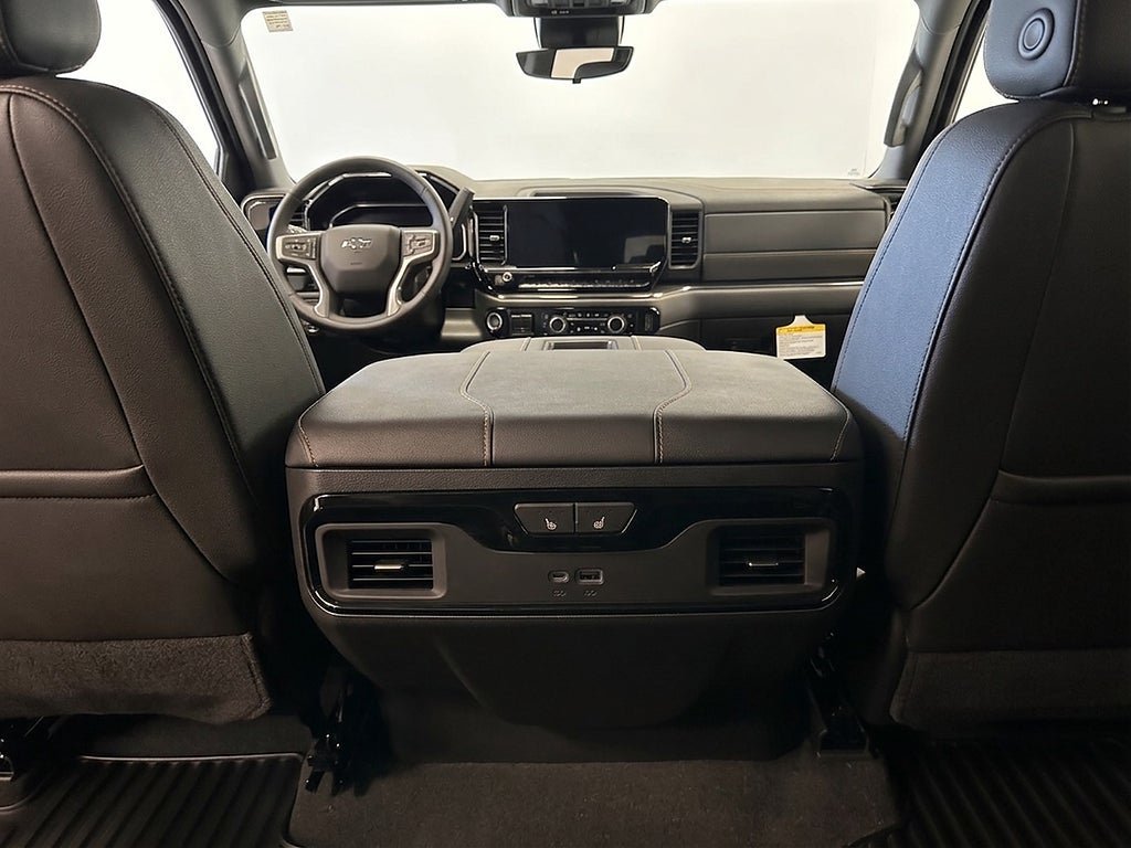 Vehicle Image 32