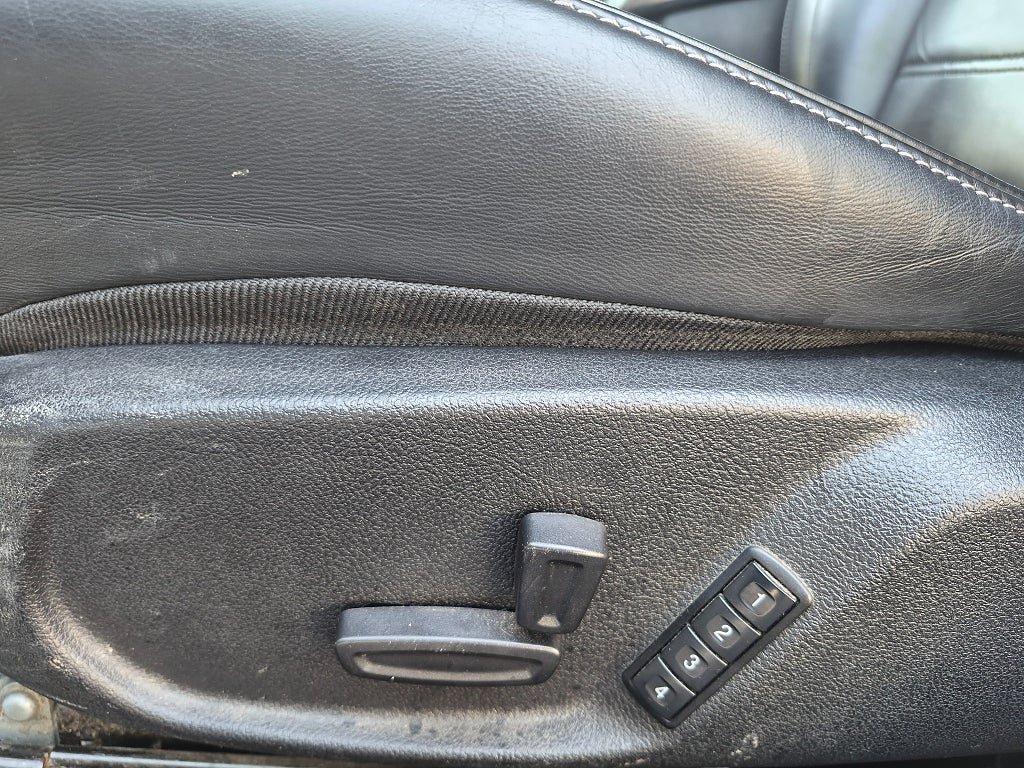 Vehicle Image 32